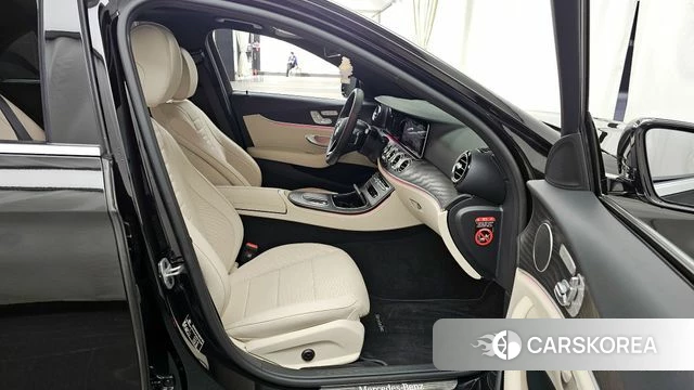 Mercedes-Benz E-Class W213 2023 Черный из Кореи, фото 2