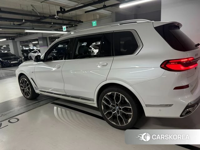 BMW X7 (G07) 2025 Белый из Кореи, фото 2