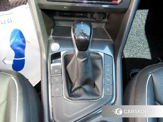 Volkswagen Tiguan Allspace 2023 Белый из Кореи, фото 2