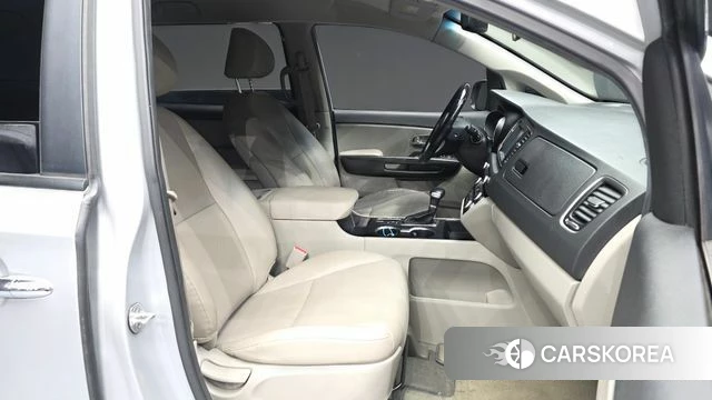 Kia The New Carnival 2018 Серебряный из Кореи, фото 2