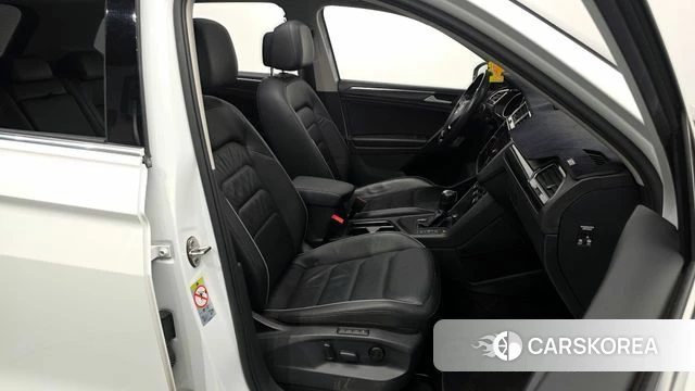 Volkswagen Tiguan second Generation 2019 Белый из Кореи, фото 2