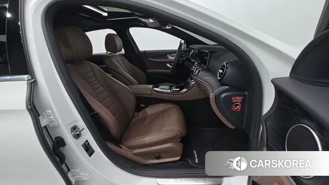 Mercedes-Benz E-Class W213 2022 Белый из Кореи, фото 2