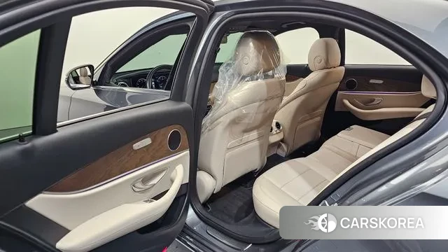 Mercedes-Benz E-Class W213 2021 Серый из Кореи, фото 2