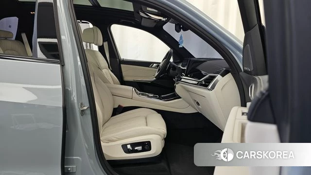 BMW X5 (G05) 2026 Светло-серебряный цвет из Кореи, фото 2