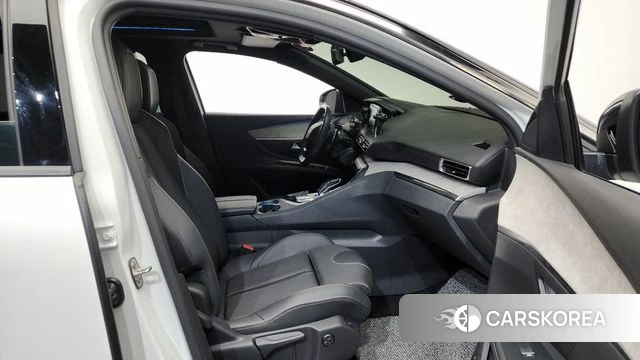 Peugeot 5008 second generation 2022 Белый из Кореи, фото 2