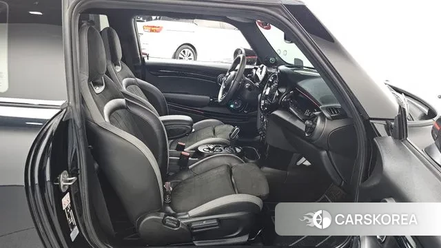 Mini Cooper S 2022 Черный из Кореи, фото 2