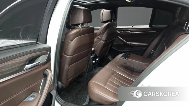 BMW 5 Series (G30) 2020 Белый из Кореи, фото 2