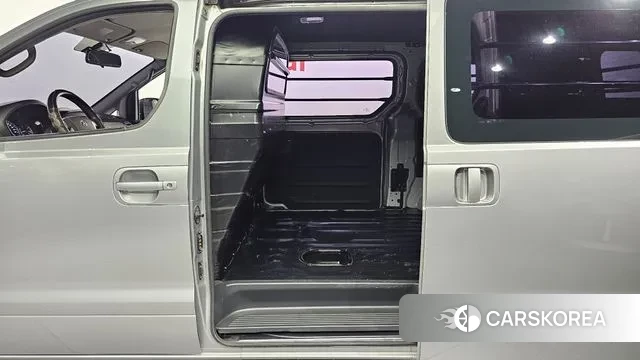 Hyundai The New Grand Starex 2019 Серебристо-серый из Кореи, фото 2