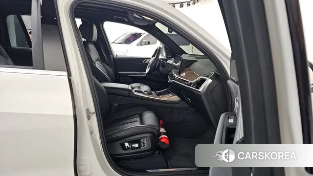 BMW X7 (G07) 2024 Белый из Кореи, фото 2