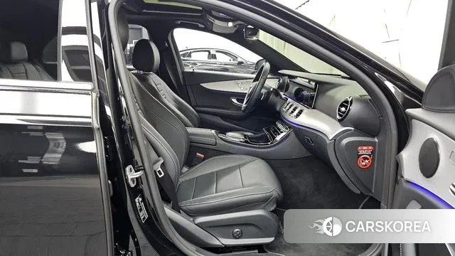 Mercedes-Benz E-Class W213 2021 Черный из Кореи, фото 2