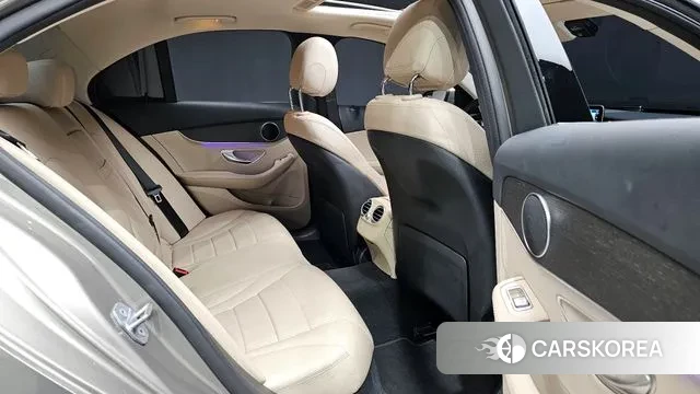 Mercedes-Benz C-Class W205 2019 Песочный из Кореи, фото 2