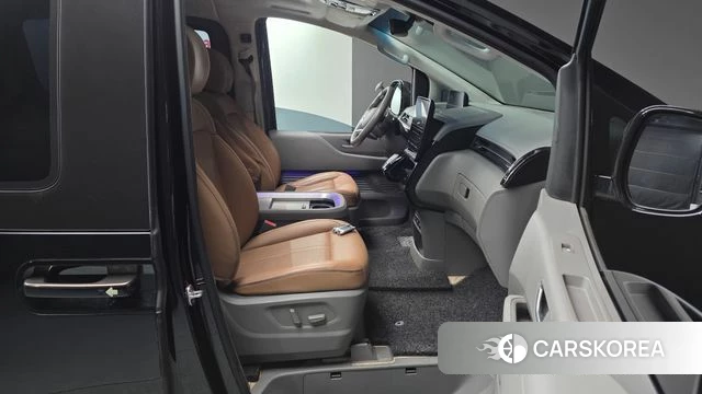 Hyundai Staria 2022 Черный из Кореи, фото 2