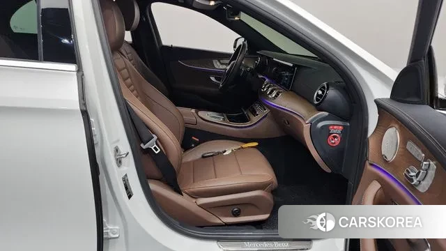 Mercedes-Benz E-Class W213 2023 Белый из Кореи, фото 2