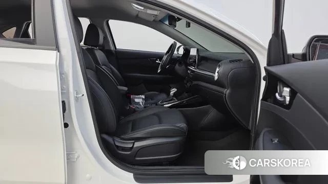 Kia The New K3 2nd generation 2023 Белый из Кореи, фото 2