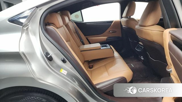 Lexus ES300h 7th generation 2019 Жемчужный цвет из Кореи, фото 2