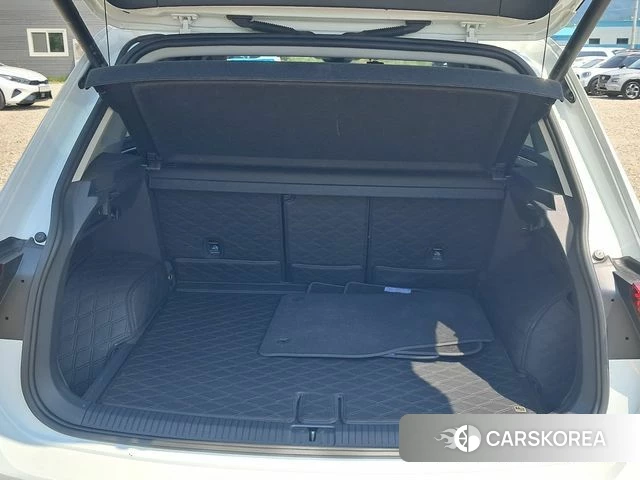 Volkswagen Tiguan second Generation 2023 Белый из Кореи, фото 2