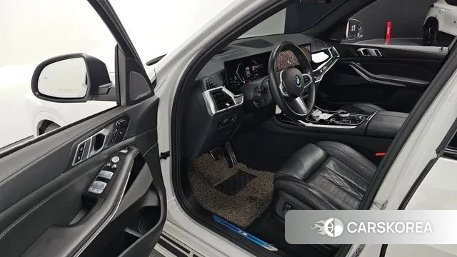 BMW X7 (G07) 2023 Белый из Кореи, фото 2