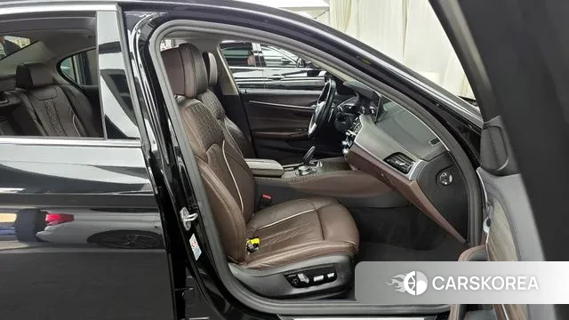 BMW 5 Series (G30) 2020 Черный из Кореи, фото 2