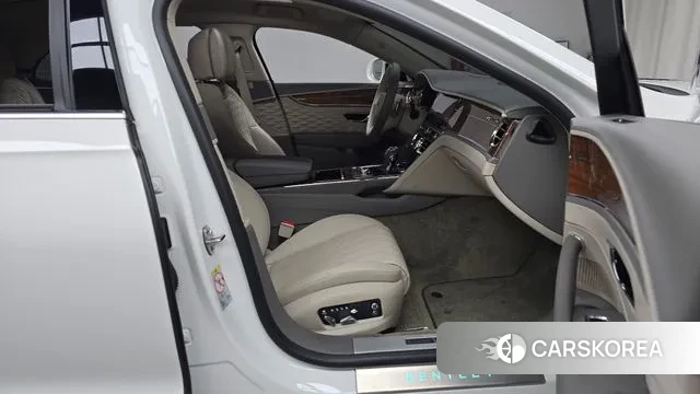 Bentley Flying Spur 3rd Generation 2022 Белый из Кореи, фото 2