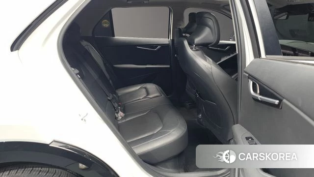 Kia Di Ol Nu Niro 2022 Белый из Кореи, фото 2