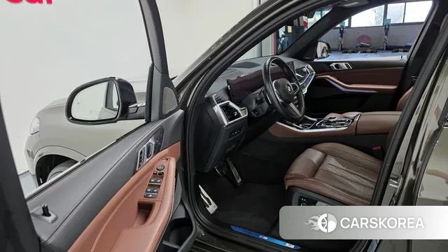 BMW X5 (G05) 2024 Песочный из Кореи, фото 2