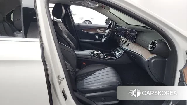 Mercedes-Benz E-Class W213 2020 Белый из Кореи, фото 2