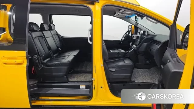 Hyundai Staria 2022 Желтый из Кореи, фото 2