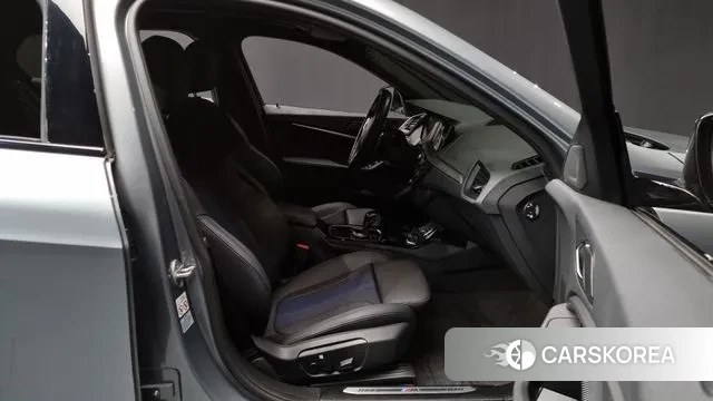 BMW 1 Series (F40) 2023 Серый из Кореи, фото 2