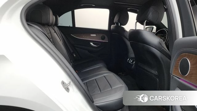 Mercedes-Benz E-Class W213 2023 Белый из Кореи, фото 2