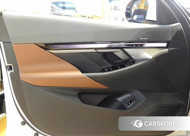 BMW 5 Series (G60) 2025 Белый из Кореи, фото 2