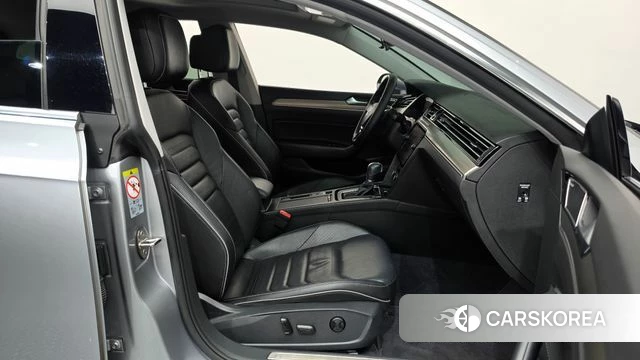 Volkswagen Arteon 2019 Серебристо-серый из Кореи, фото 2