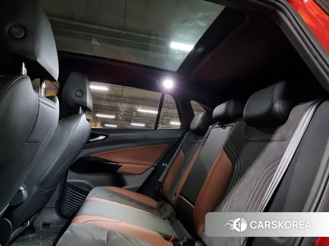 Volkswagen ID.4 2023 Красный из Кореи, фото 2