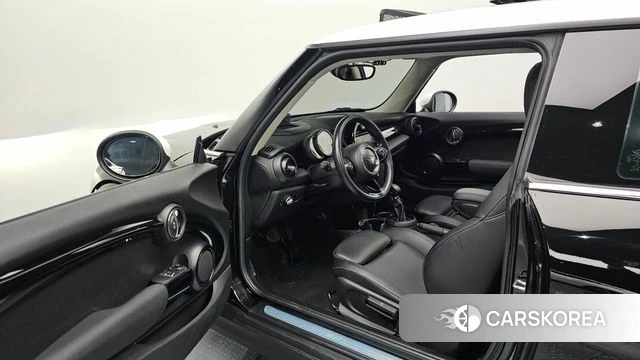 Mini Cooper 2019 Черный из Кореи, фото 2