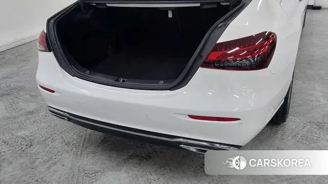 Mercedes-Benz E-Class W213 2023 Белый из Кореи, фото 2