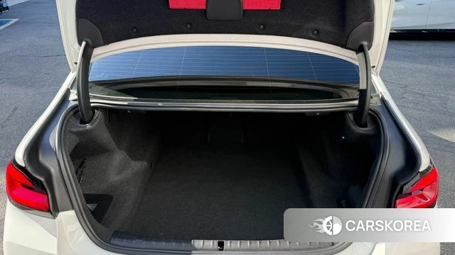 BMW 5 Series (G30) 2023 Белый из Кореи, фото 2