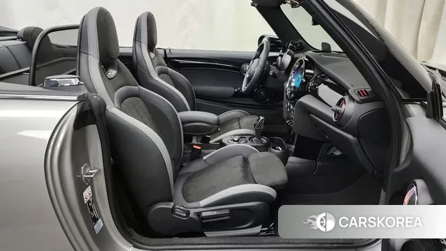 Mini Cooper S Convertible 2023 Серебряный из Кореи, фото 2