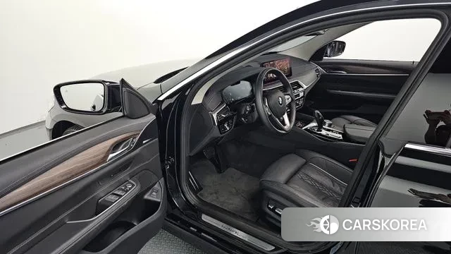 BMW 6 Series GT (G32) 2022 Черный из Кореи, фото 2