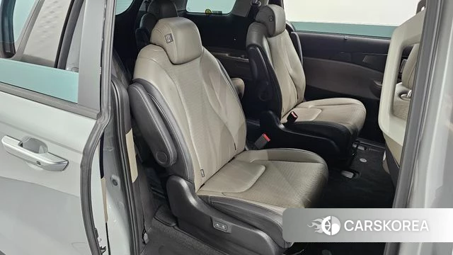 Kia The New Carnival 4th Generation 2024 Серебристо-серый из Кореи, фото 2