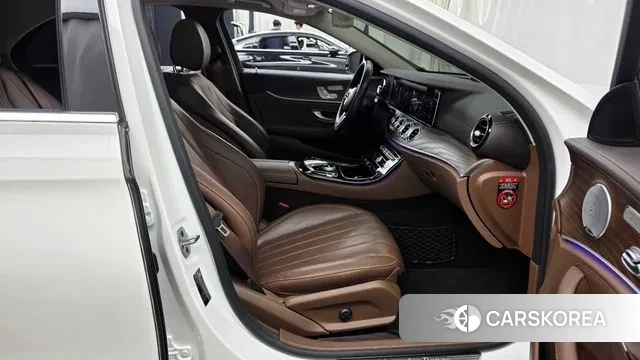 Mercedes-Benz E-Class W213 2018 Белый из Кореи, фото 2