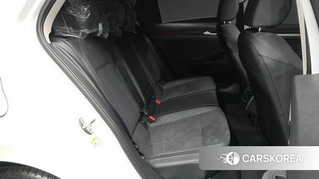 Volkswagen Golf 8th Generation 2026 Белый из Кореи, фото 2