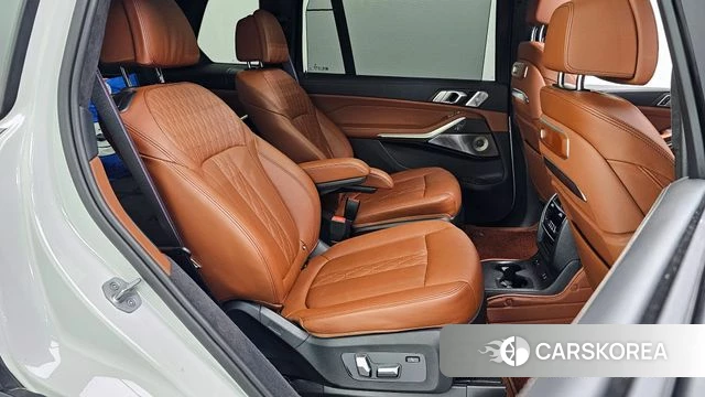 BMW X7 (G07) 2024 Черный из Кореи, фото 2