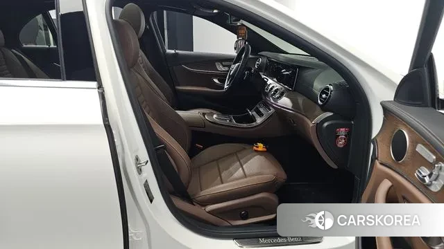 Mercedes-Benz E-Class W213 2022 Белый из Кореи, фото 2