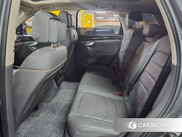 Volkswagen Touareg 3rd generation 2020 Серый из Кореи, фото 2