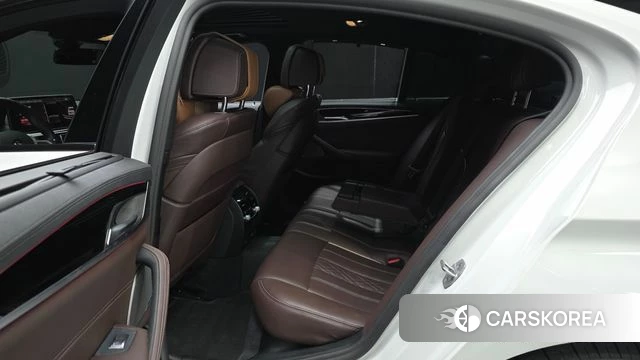 BMW 5 Series (G30) 2022 Белый из Кореи, фото 2
