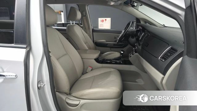 Kia The New Carnival 2018 Серебристо-серый из Кореи, фото 2