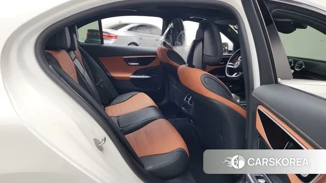 Mercedes-Benz C-Class W206 2022 Белый из Кореи, фото 2