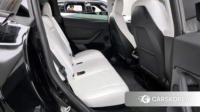 Tesla Model Y 2023 Черный из Кореи, фото 2