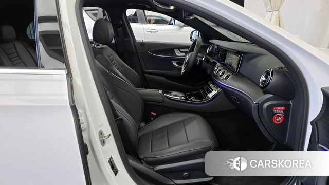 Mercedes-Benz E-Class W213 2023 Белый из Кореи, фото 2