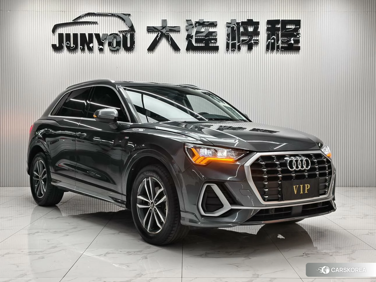 Audi Q3 2021 Темно-серый из Китая, фото 2
