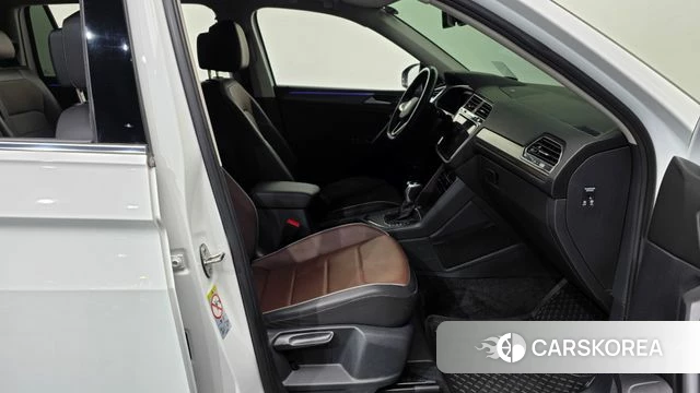 Volkswagen Tiguan Allspace 2022 Белый из Кореи, фото 2